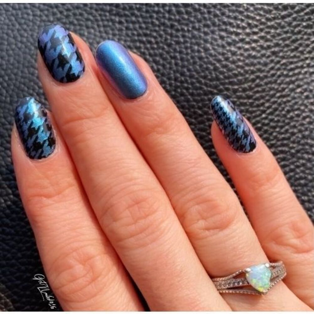 Suit Yourself nail strip-Color Street